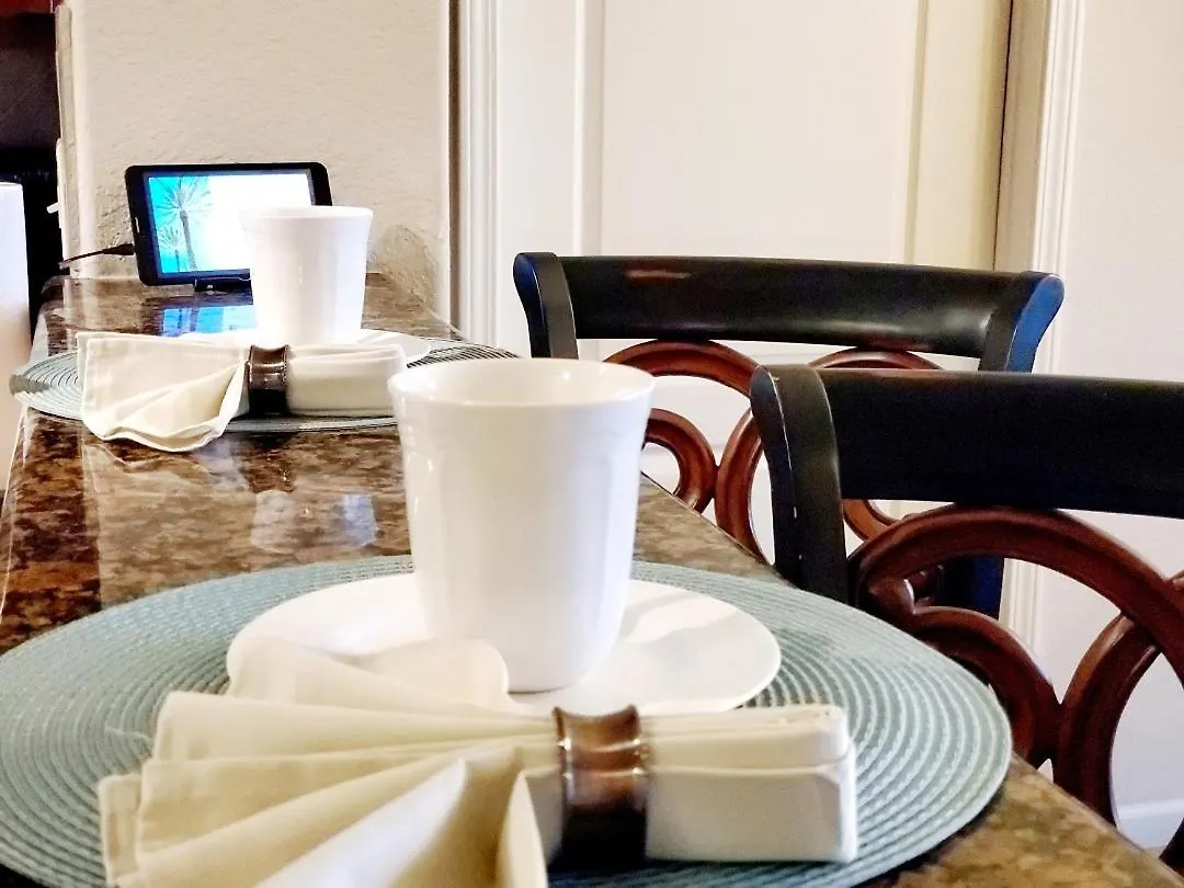 Holiday home Disney Just 8 Miles Away, Washer, Dryer, Kitchen, Living Room, Two Pools, Fitness Room Davenport