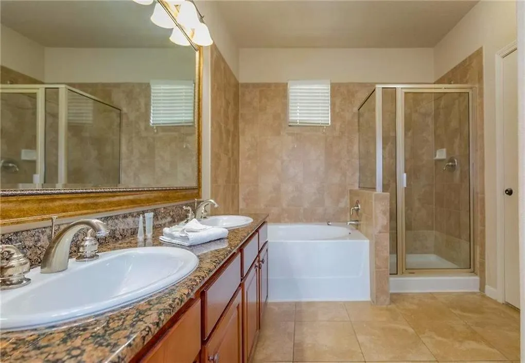 Disney Just 8 Miles Away, Washer, Dryer, Kitchen, Living Room, Two Pools, Fitness Room Davenport 0*,  United States