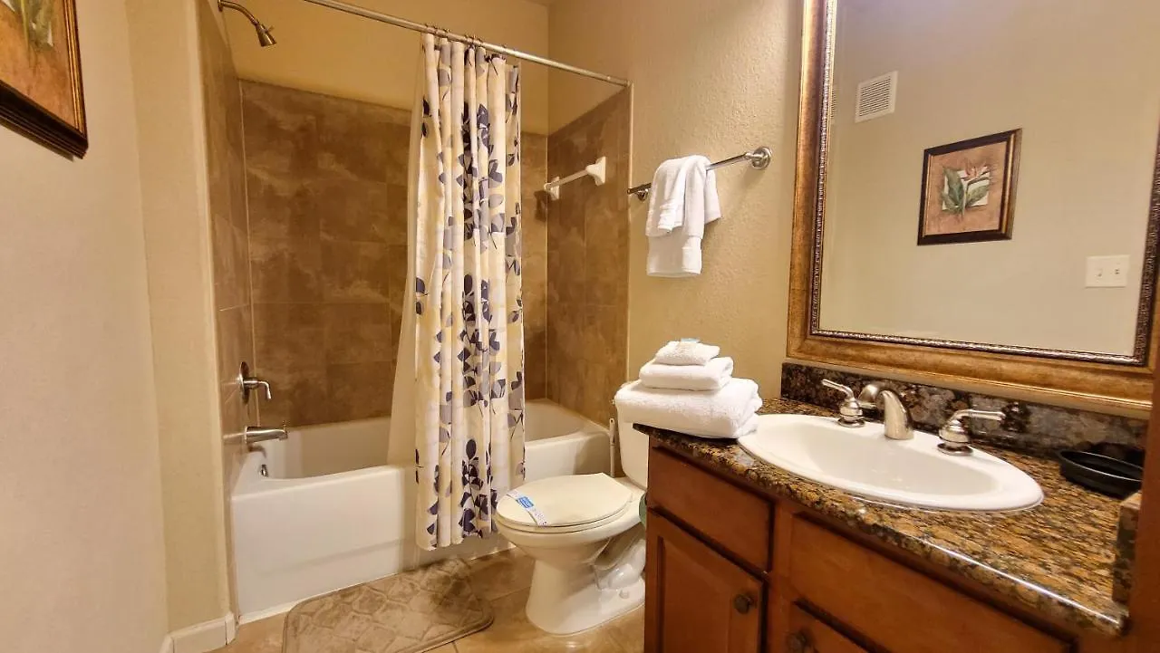 Holiday home Disney Just 8 Miles Away, Washer, Dryer, Kitchen, Living Room, Two Pools, Fitness Room Davenport