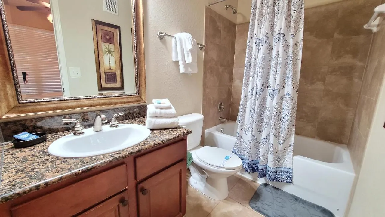 Disney Just 8 Miles Away, Washer, Dryer, Kitchen, Living Room, Two Pools, Fitness Room Davenport United States
